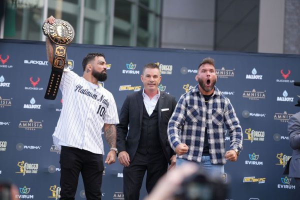 perry vs stephens press conference photo
